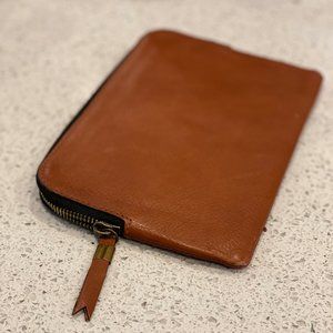 Madewell - Leather Pouch Clutch in English Saddle
